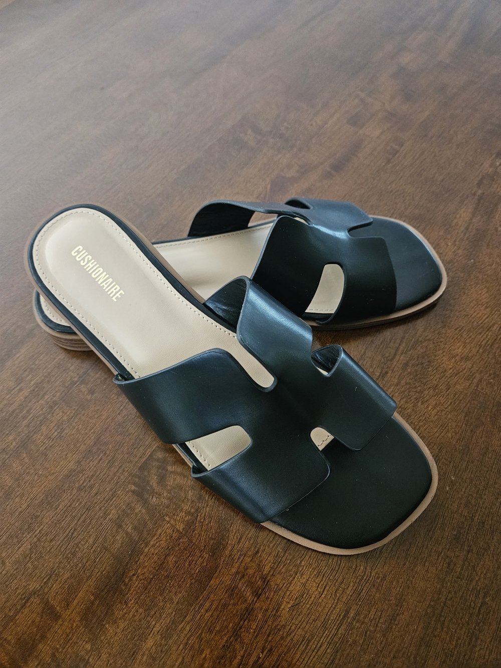 EUC Women's Cushionaire Black Slide Sandals